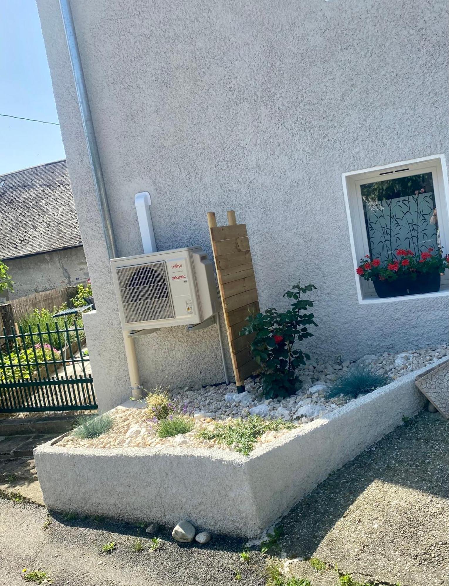 Maison De Village Entre Lac Et Montagne 拉莫特-塞沃莱克斯 外观 照片